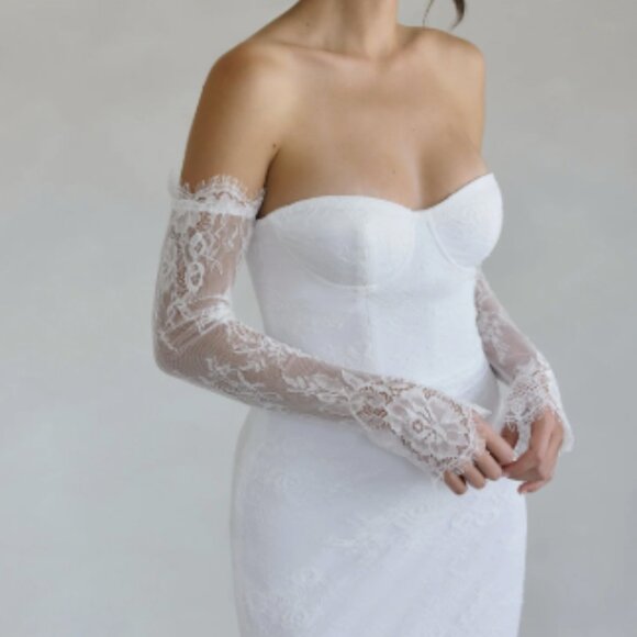 Park & Fifth Elanor Wedding Dress - Picture 3 of 8